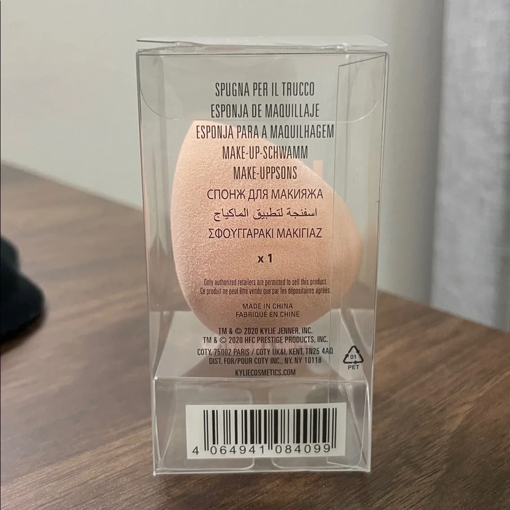 Kylie Jenner makeup sponge new